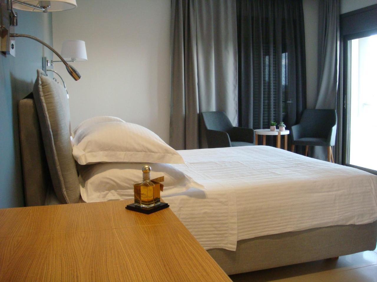 Double Bay Beach Hotel إيلافونيسوس المظهر الخارجي الصورة
